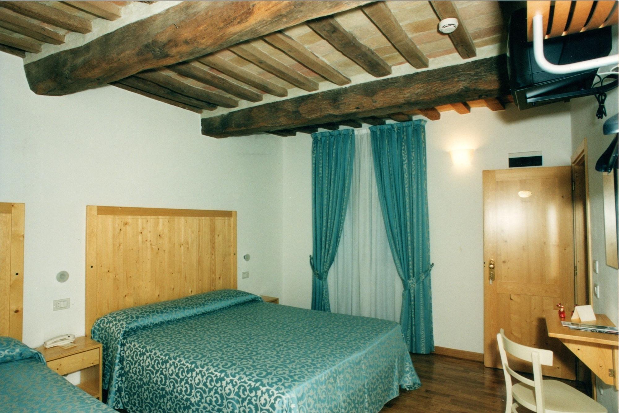גוביו Hotel Tre Ceri מראה חיצוני תמונה