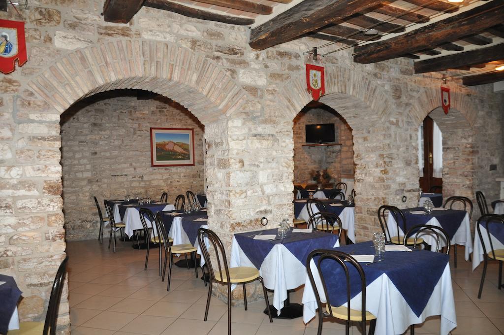 גוביו Hotel Tre Ceri מראה חיצוני תמונה