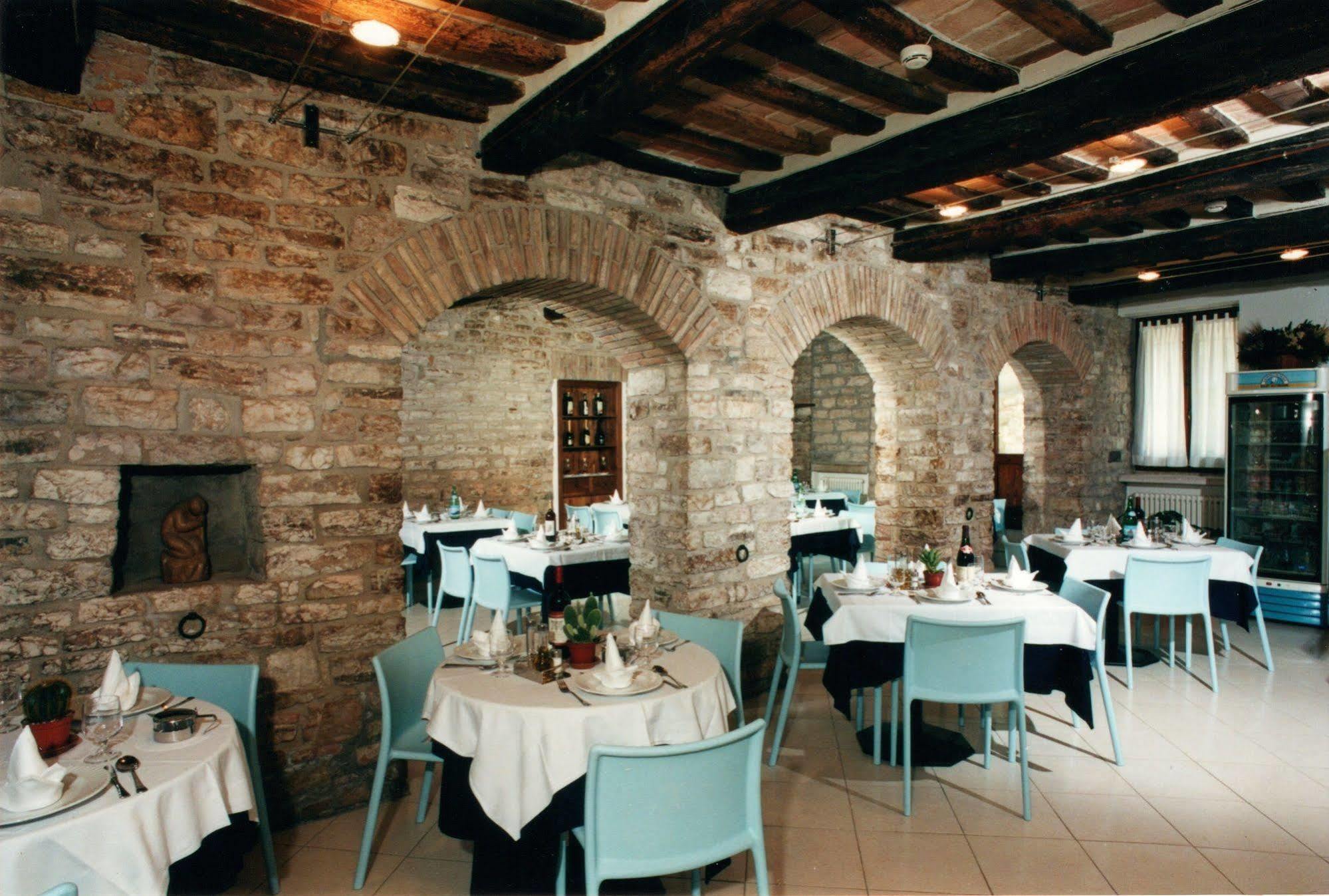 גוביו Hotel Tre Ceri מראה חיצוני תמונה
